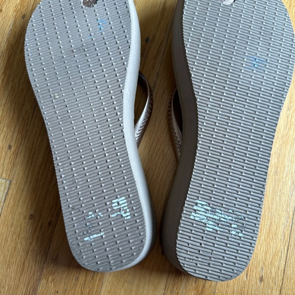 Havaianas Metallic Brown Sandals - Picture 3 of 3